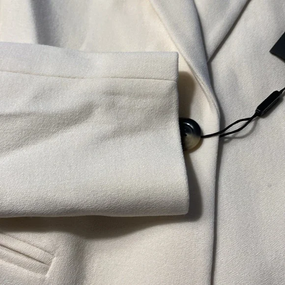 NWT. Massimo Dutti Limited Edition Off White Wool/Viscose Suit Blazer. Size 2.